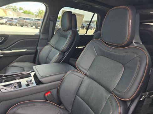 New 2026 Lincoln Aviator Black Label w/ Black Label Special Edition AWD/4WD image 16