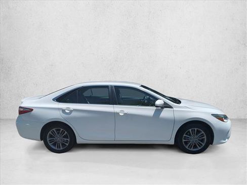 Used 2017 Toyota Camry SE FWD image 4