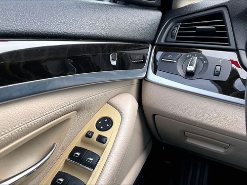 Used 2011 BMW 528i Sedan RWD image 32