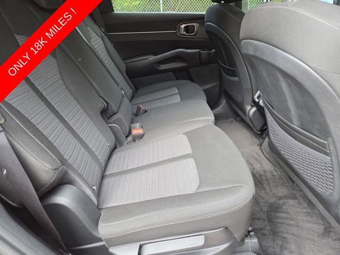 Used 2025 Kia Sorento LX FWD image 17