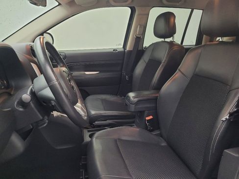 Used 2014 Jeep Compass Latitude w/ Sun/Sound Group FWD image 17