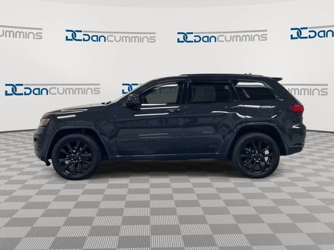 Used 2018 Jeep Grand Cherokee Altitude AWD/4WD image 5