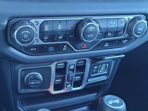 Certified 2025 Jeep Wrangler Unlimited Sahara AWD/4WD image 11