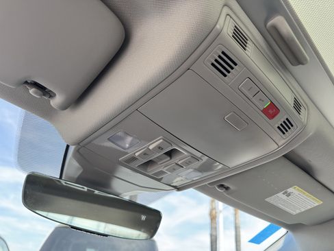 Certified 2023 Volkswagen Jetta SE w/ Panoramic Sunroof Package FWD image 31
