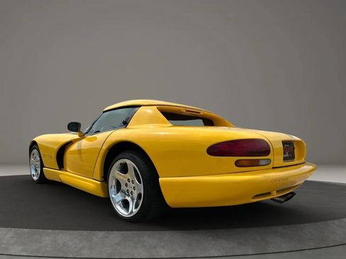 Used 2002 Dodge Viper RT/10 RWD image 3
