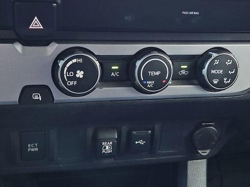 Used 2020 Toyota Tacoma SR5 image 22