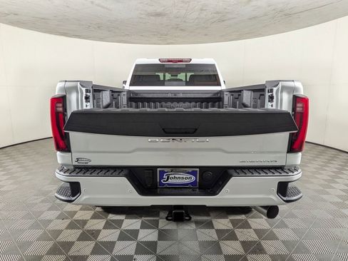 New 2025 GMC Sierra 3500 Denali w/ Denali Reserve Package image 9