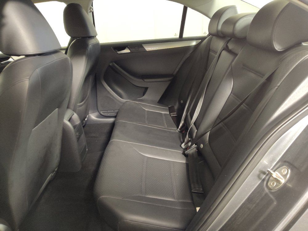Used 2017 Volkswagen Jetta SE FWD image 18