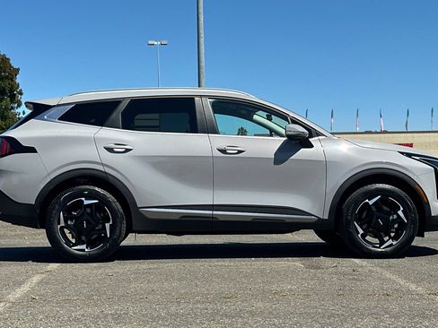 Used 2026 Kia Sportage EX AWD/4WD image 2