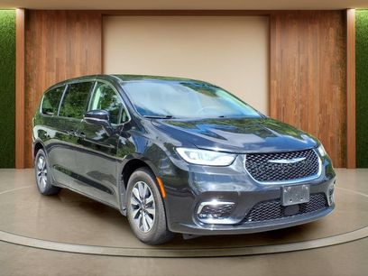 Used 2024 Chrysler Pacifica Limited