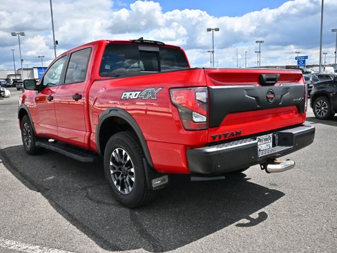Used 2022 Nissan Titan PRO-4X w/ Pro-4x Convenience Package AWD/4WD image 8
