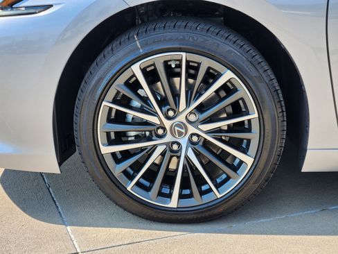 New 2025 Lexus ES 300h w/ Premium Package image 11