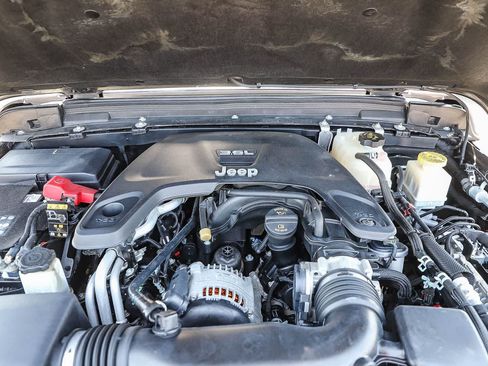 Used 2020 Jeep Gladiator Sport w/ Auxiliary Switch Group AWD/4WD image 26