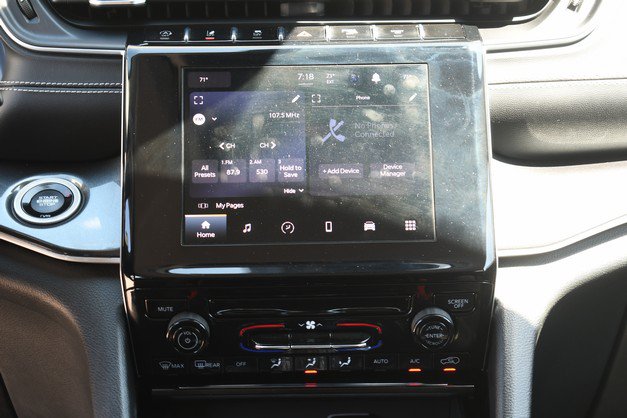 Used 2023 Jeep Grand Cherokee Laredo AWD/4WD image 19