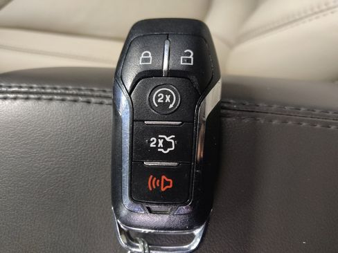 Used 2017 Lincoln MKX Reserve w/ Lincoln MKX Climate Package image 32