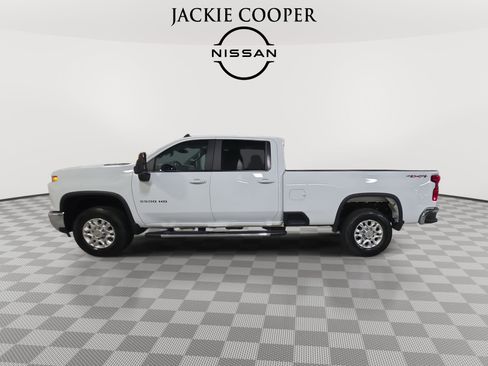 Used 2025 Chevrolet Silverado 3500 LT w/ Safety Package image 8