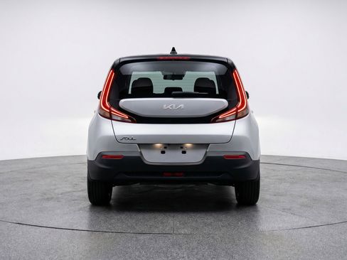 Used 2025 Kia Soul LX w/ LX Technology Package FWD image 7