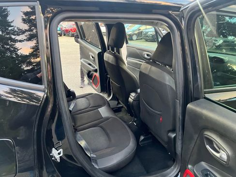 Used 2016 Jeep Renegade Trailhawk AWD/4WD image 23