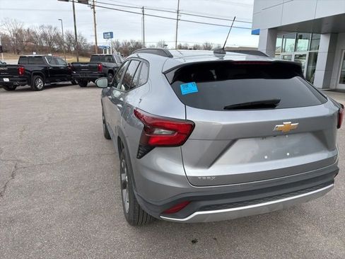 Used 2025 Chevrolet Trax LT w/ LT Convenience Package image 20