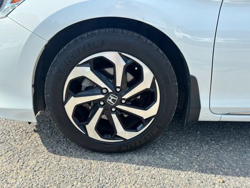 Used 2017 Honda Accord EX-L image 10