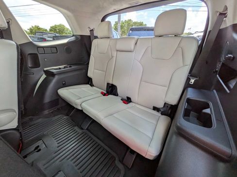 Used 2024 Kia Telluride SX Prestige AWD/4WD image 18