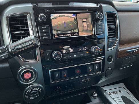 Used 2019 Nissan Titan Platinum Reserve AWD/4WD image 21