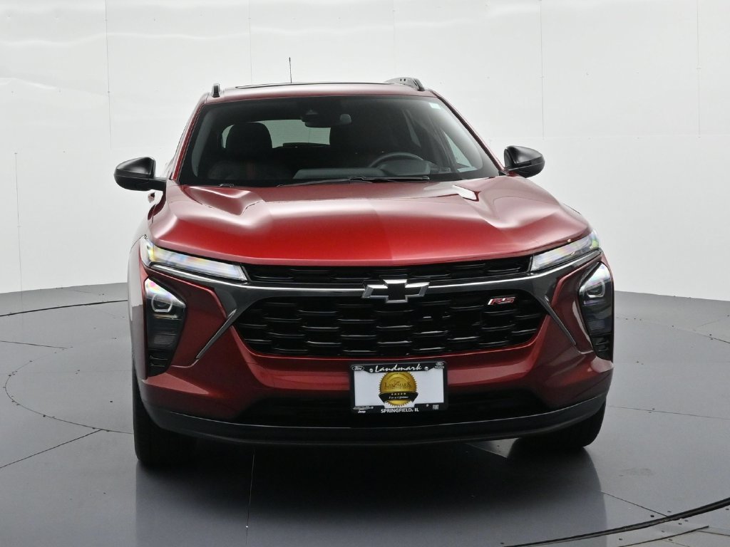 Used 2025 Chevrolet Trax RS w/ Sunroof Package FWD image 3