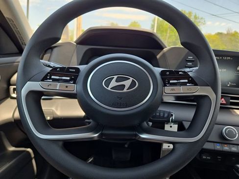 New 2026 Hyundai Elantra SE FWD image 16