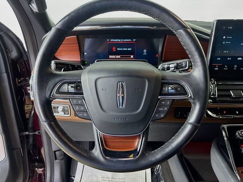Used 2023 Lincoln Navigator Reserve AWD/4WD image 12