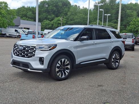 New 2026 Ford Explorer Platinum AWD/4WD image 2