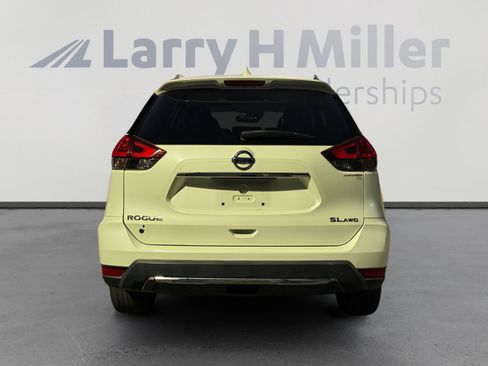 Used 2017 Nissan Rogue SL AWD/4WD image 4