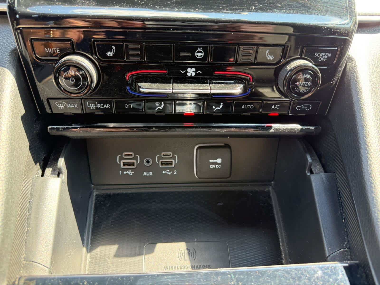 Used 2025 Jeep Grand Cherokee Altitude AWD/4WD image 19