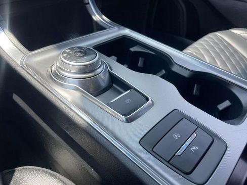 Used 2024 Ford Edge Titanium image 27