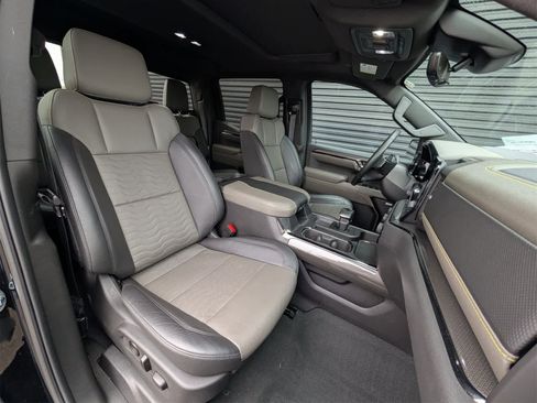 Used 2023 Chevrolet Silverado 1500 ZR2 w/ Technology Package image 24