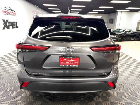 Used 2020 Toyota Highlander LE FWD image 13