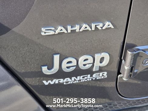 Used 2018 Jeep Wrangler Unlimited Sahara AWD/4WD image 6