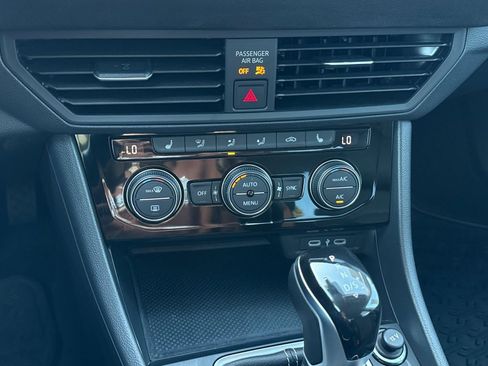 Used 2024 Volkswagen Jetta SE w/ Black Wheel Package FWD image 19