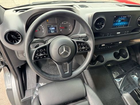 Used 2019 Mercedes-Benz Sprinter 2500 image 15