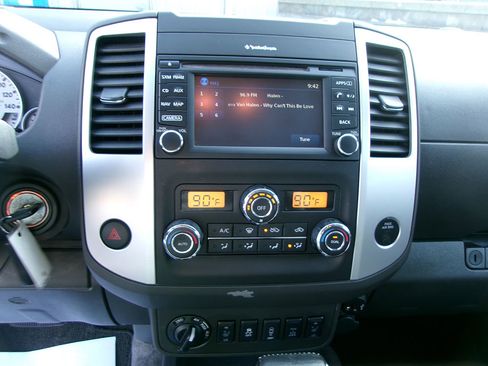 Used 2018 Nissan Frontier PRO-4X image 17