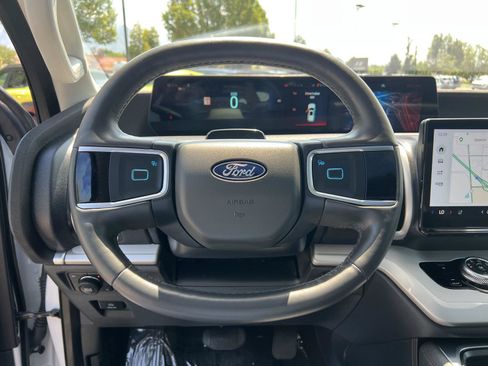 Used 2025 Ford Expedition Active AWD/4WD image 36