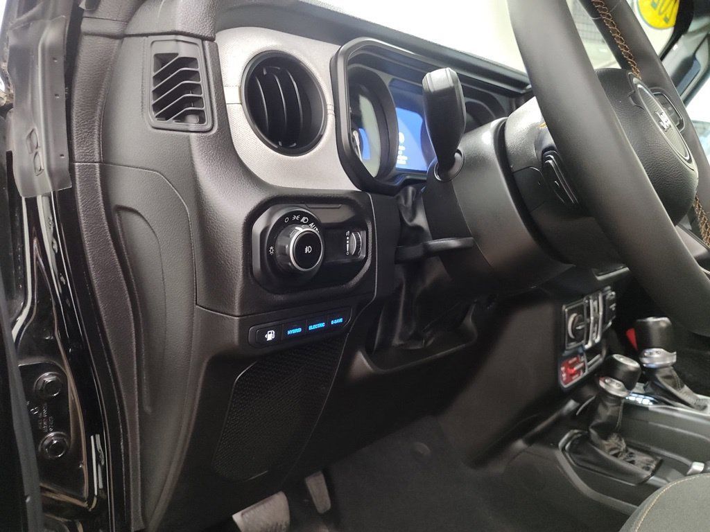 Used 2024 Jeep Wrangler Unlimited AWD/4WD image 10