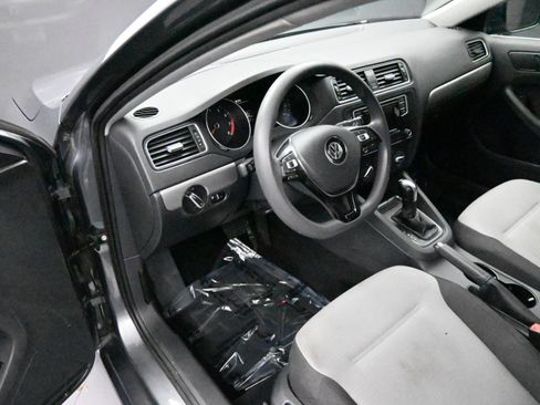 Used 2017 Volkswagen Jetta S w/ Jetta S Cold Weather Package FWD image 12
