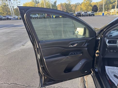 Used 2023 GMC Acadia SLT image 19