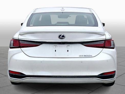 Used 2019 Lexus ES 300h w/ Premium Package image 5