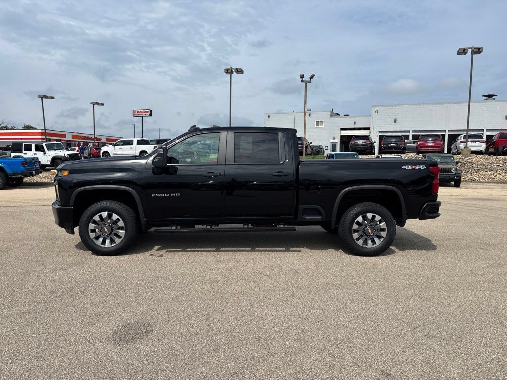 Used 2022 Chevrolet Silverado 2500 Custom w/ Custom Value Package AWD/4WD image 2
