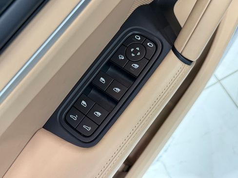 Certified 2025 Porsche Cayenne GTS AWD/4WD image 30