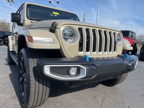 Used 2022 Jeep Wrangler Unlimited Sahara w/ Cold Weather Group AWD/4WD image 48