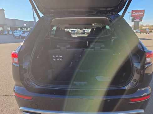 Used 2023 Mitsubishi Outlander LE image 28