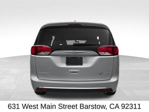 Used 2020 Chrysler Pacifica Touring-L w/ S Appearance Package FWD image 8