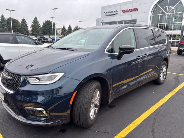 Used 2024 Chrysler Pacifica Touring-L AWD/4WD image 5